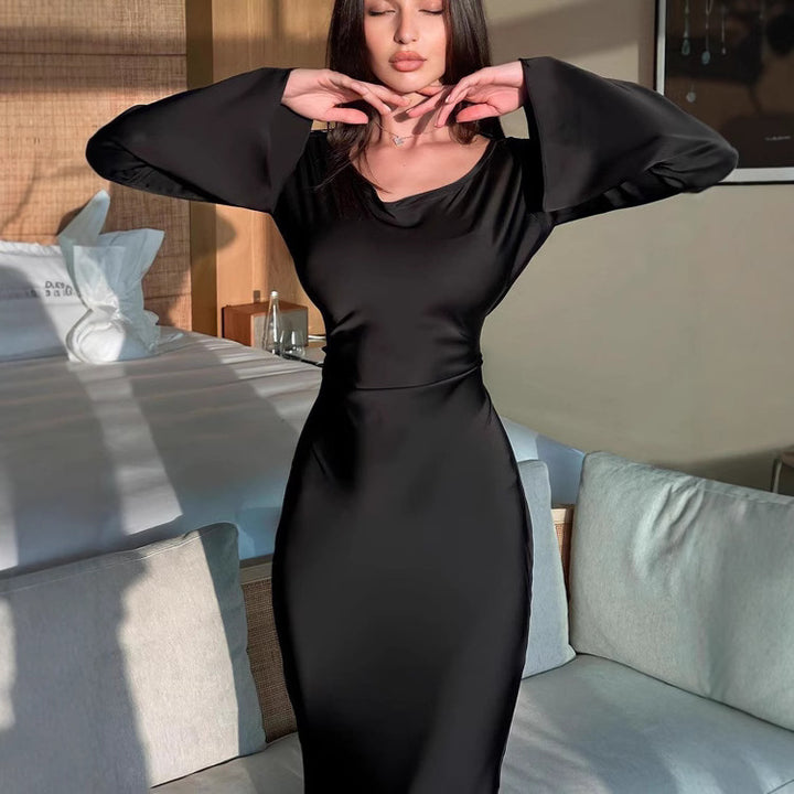 Kvinnor elegant långärmad satin maxiklänning med vida ärmar Mirla-Eva Jonsson