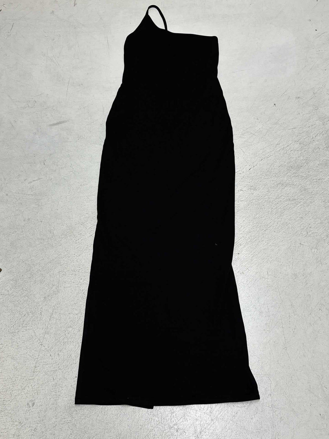 Kvinnor elegant maxiklänning med smal passform och avslappnad off-shoulder design Mirla-Eva Jonsson