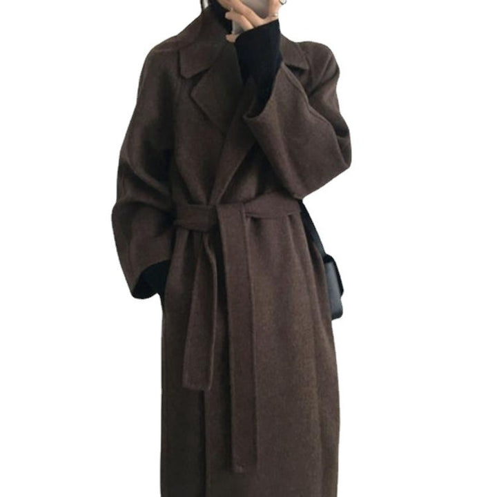 Kvinnor elegant och avslappnad trenchcoat med stor krage Mirla-Eva Jonsson