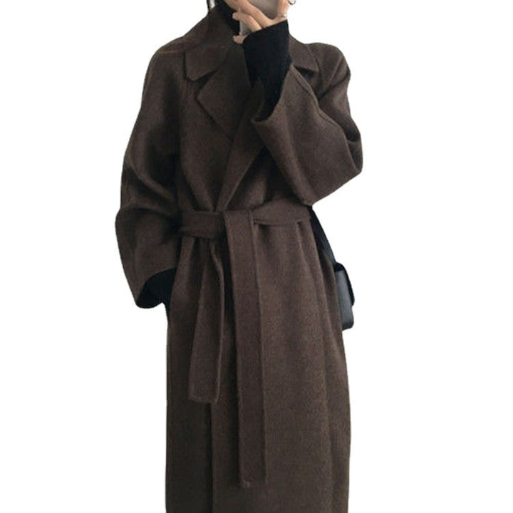 Kvinnor elegant och avslappnad trenchcoat med stor krage Mirla-Eva Jonsson
