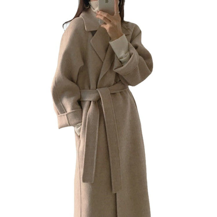Kvinnor elegant och avslappnad trenchcoat med stor krage Mirla-Eva Jonsson