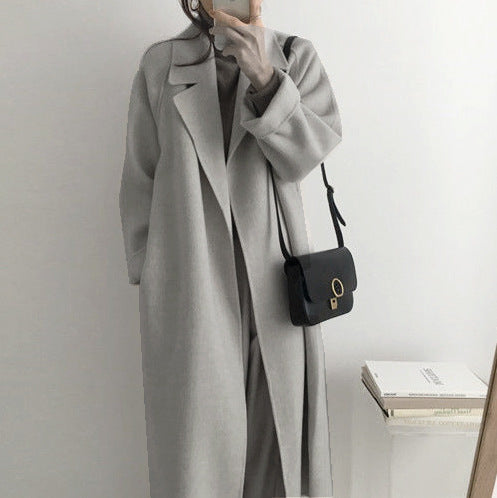 Kvinnor elegant och avslappnad trenchcoat med stor krage Mirla-Eva Jonsson