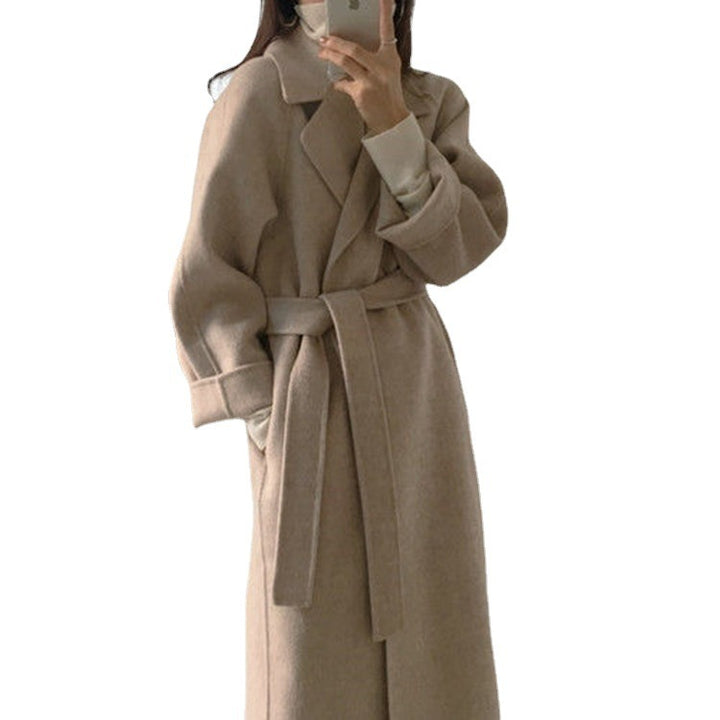Kvinnor elegant och avslappnad trenchcoat med stor krage Mirla-Eva Jonsson