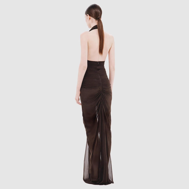 Kvinnor elegant off-shoulder aftonklänning med raffinerad drapering och djupt urtagning Mirla-Eva Jonsson