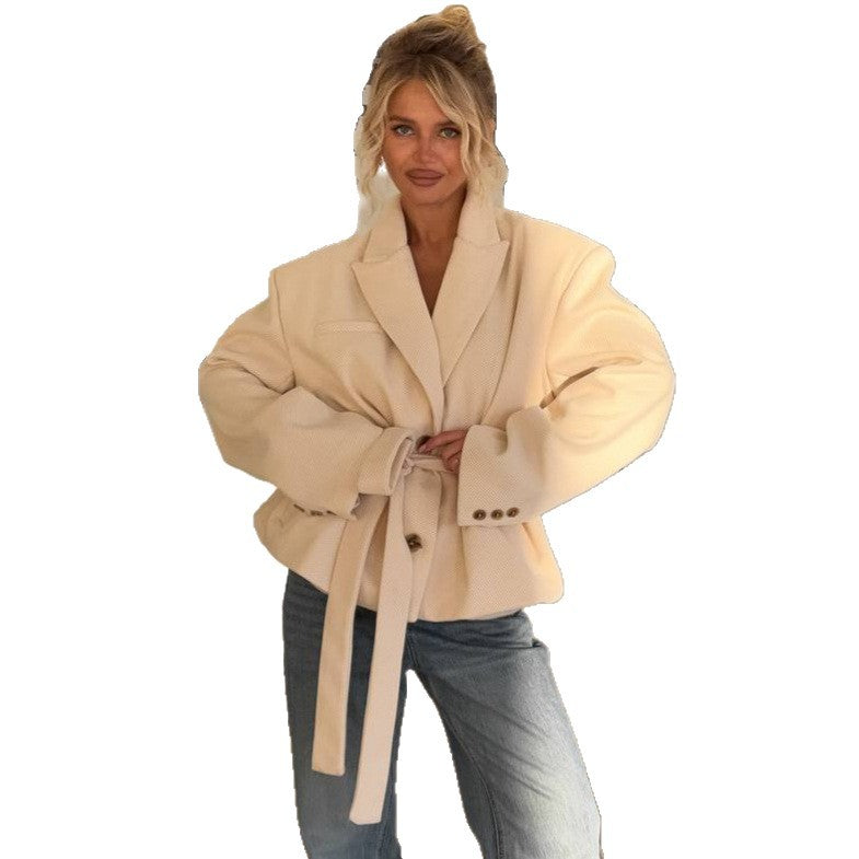 Kvinnor elegant oversized blazer med figursydd passform och knytbälte Mirla-Eva Jonsson