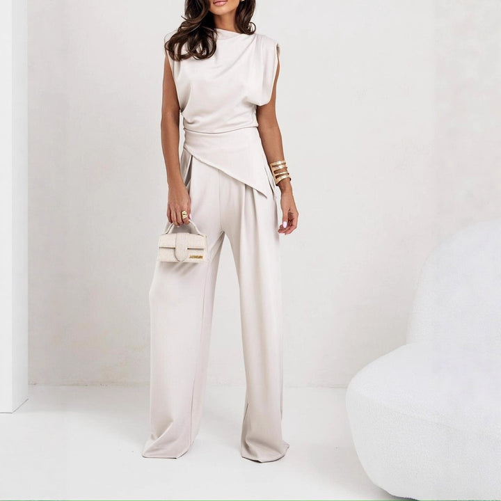 Kvinnor elegant skuren jumpsuit med asymmetrisk design och vida ben Mirla-Eva Jonsson