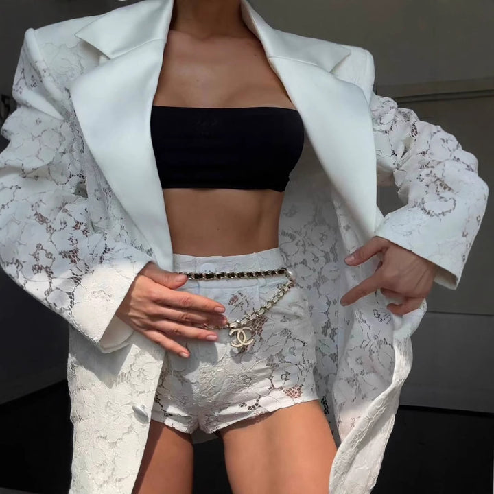 Kvinnor elegant spetsblazer med kort, dekorerad överdel Mirla-Eva Jonsson