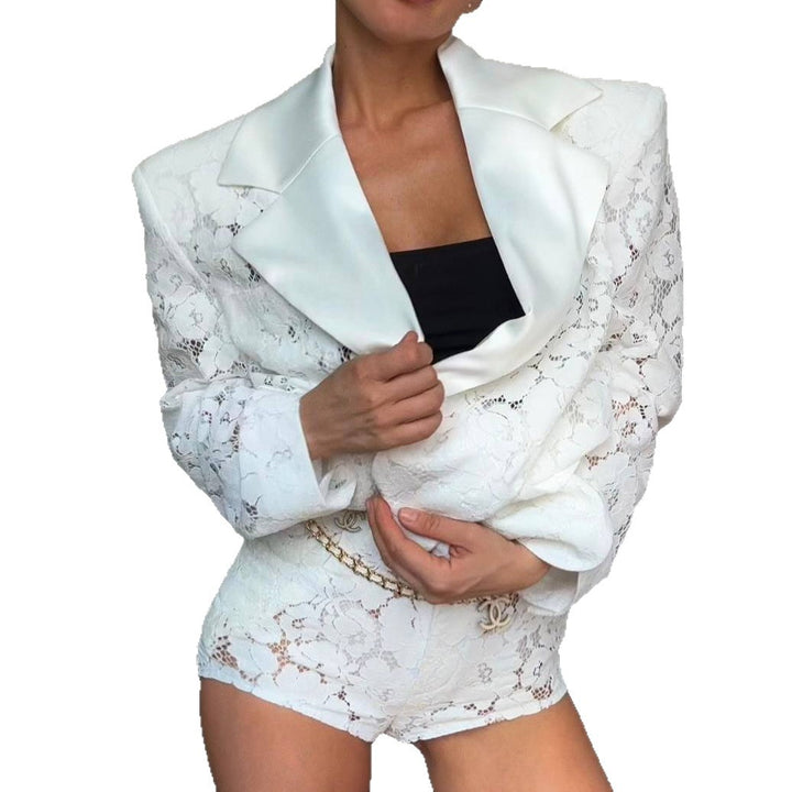 Kvinnor elegant spetsblazer med kort, dekorerad överdel Mirla-Eva Jonsson
