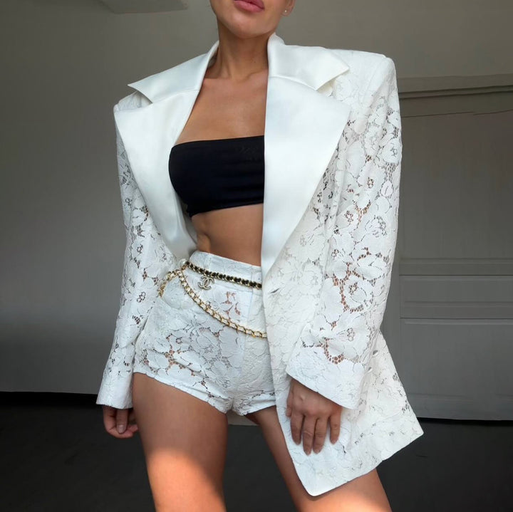 Kvinnor elegant spetsblazer med kort, dekorerad överdel Mirla-Eva Jonsson