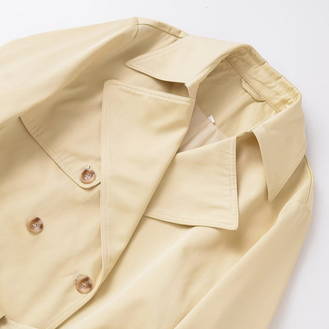 Kvinnor elegant trenchcoat med praktiskt midjebälte Mirla-Eva Jonsson