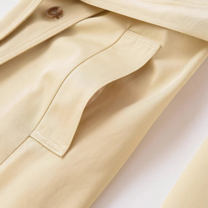 Kvinnor elegant trenchcoat med praktiskt midjebälte Mirla-Eva Jonsson