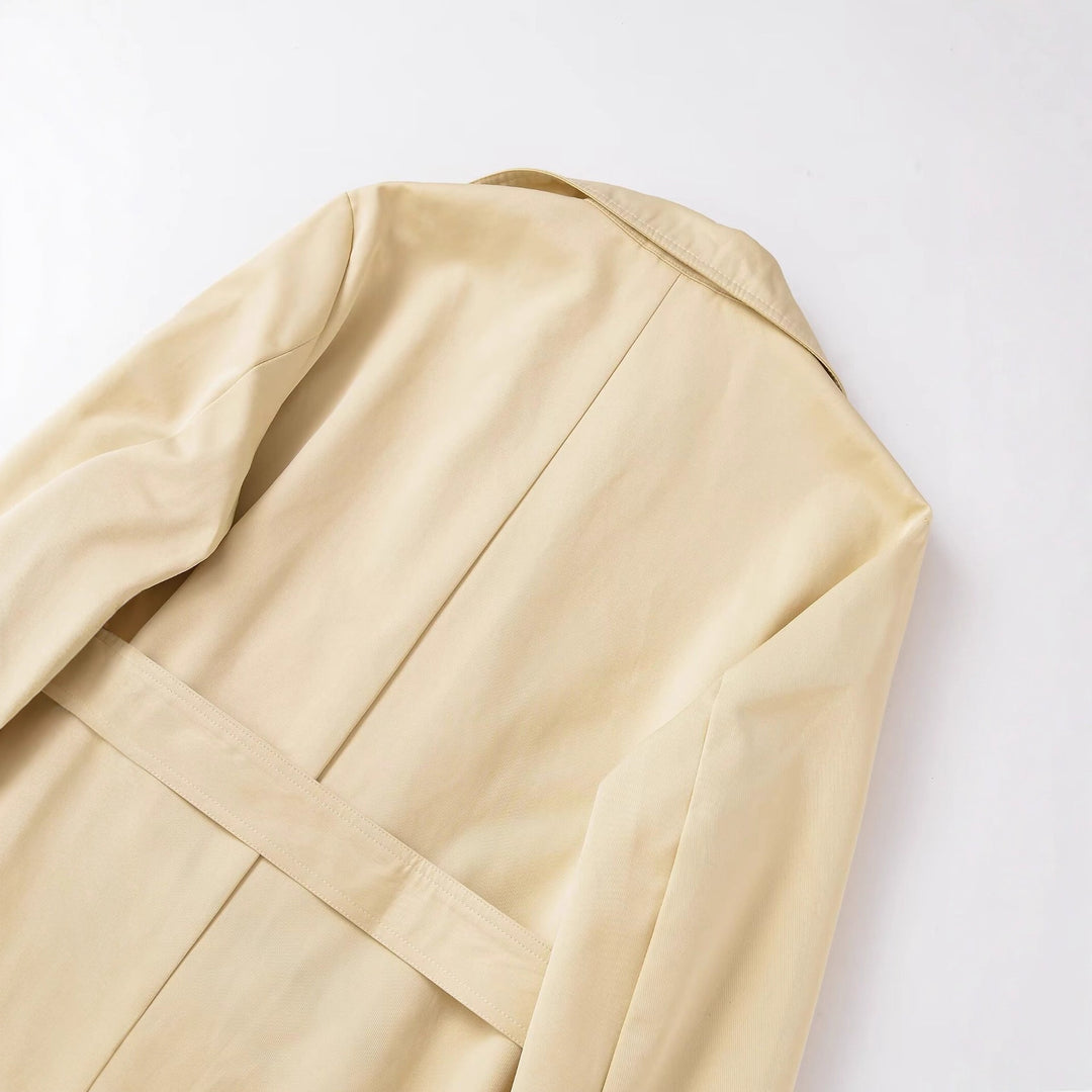 Kvinnor elegant trenchcoat med praktiskt midjebälte Mirla-Eva Jonsson