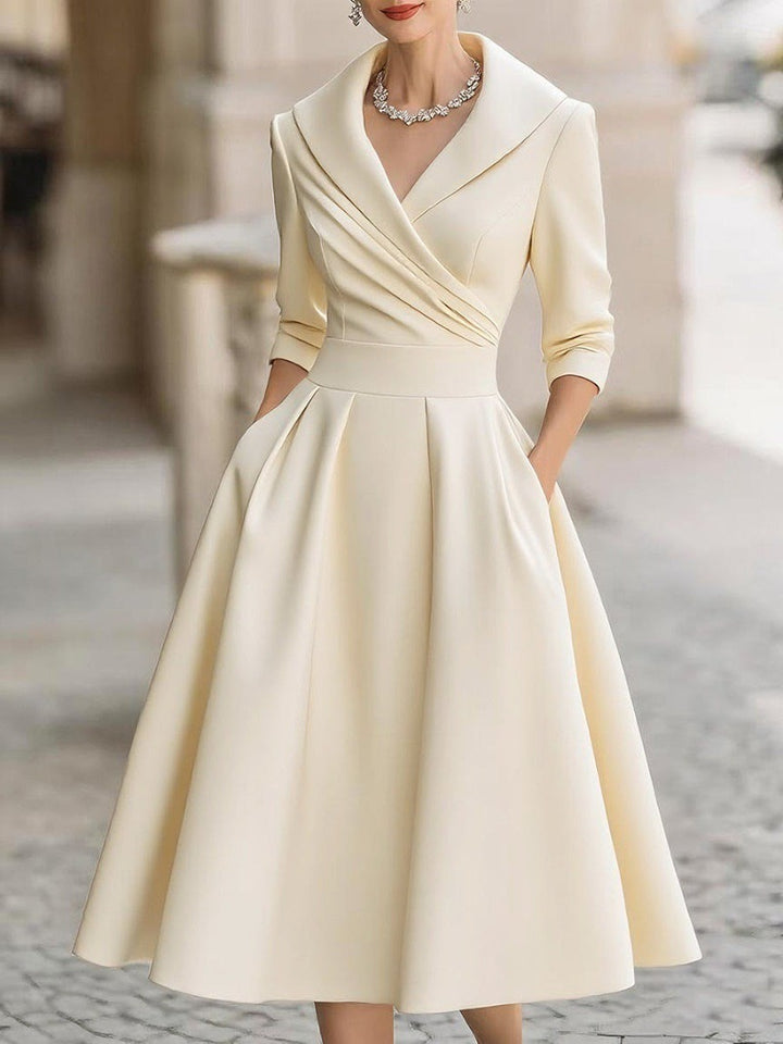 Kvinnor elegant wrap klänning med peplum och praktiska fickor Mirla-Eva Jonsson