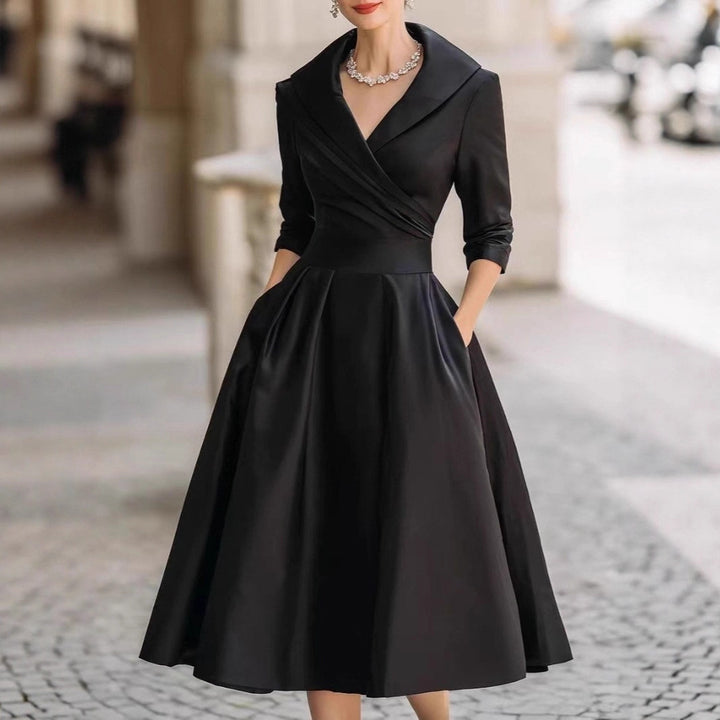 Kvinnor elegant wrap klänning med peplum och praktiska fickor Mirla-Eva Jonsson