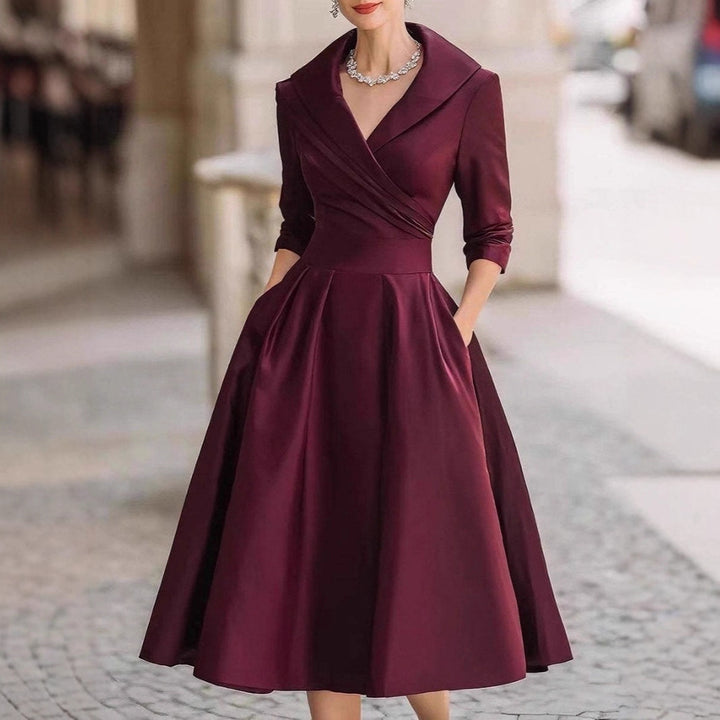 Kvinnor elegant wrap klänning med peplum och praktiska fickor Mirla-Eva Jonsson