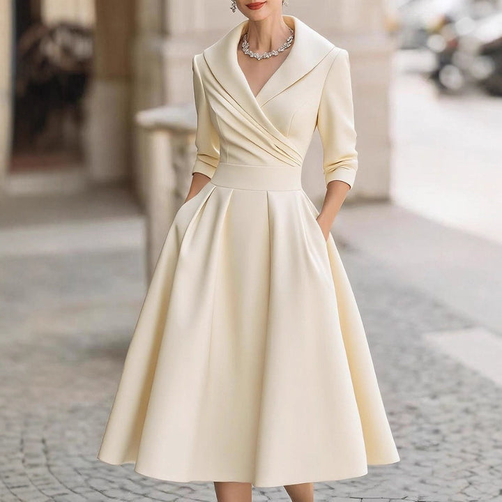 Kvinnor elegant wrap klänning med peplum och praktiska fickor Mirla-Eva Jonsson