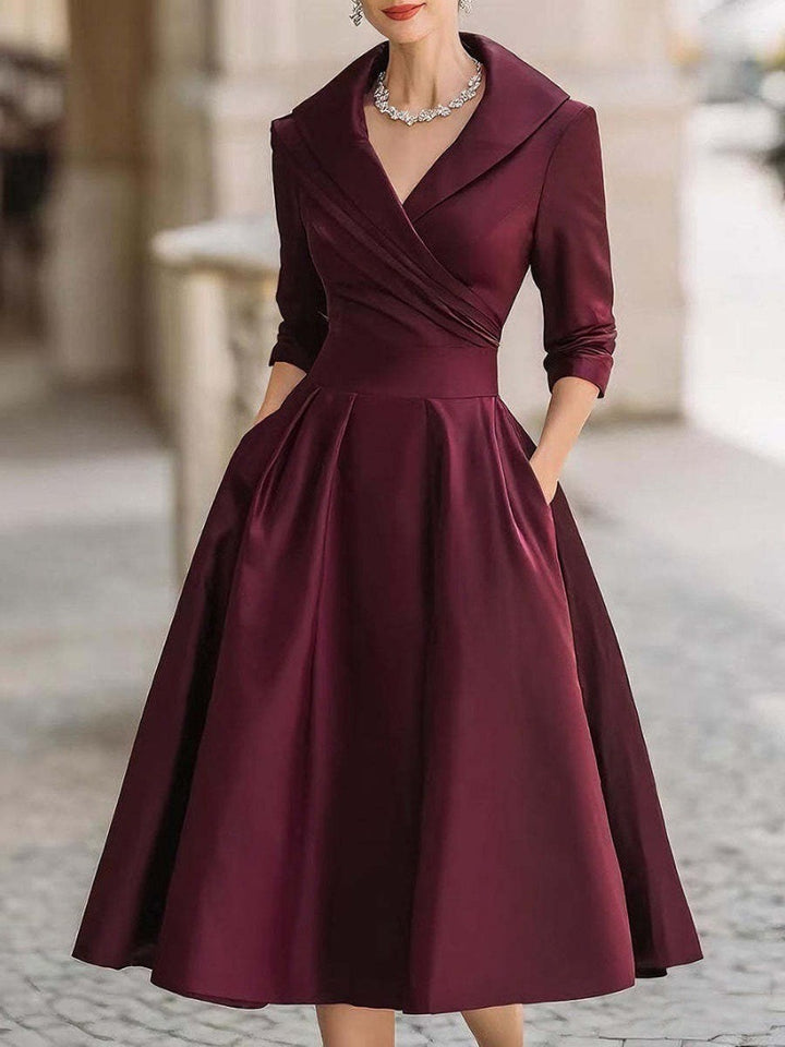 Kvinnor elegant wrap klänning med peplum och praktiska fickor Mirla-Eva Jonsson