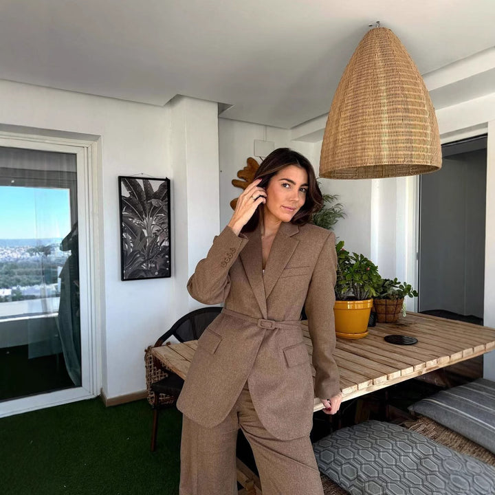 Kvinnor figursydd blazer med bälte och elegant struktur Eva Jonsson-Eva Jonsson