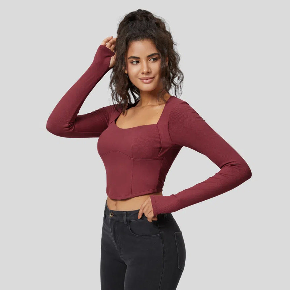 Kvinnor figursydd långärmad crop top med fyrkantig halsringning och fin ribbad material Mirla-Eva Jonsson