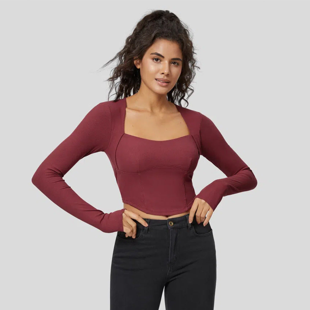 Kvinnor figursydd långärmad crop top med fyrkantig halsringning och fin ribbad material Mirla-Eva Jonsson