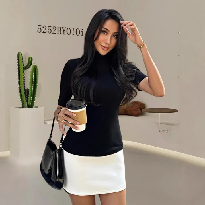 Kvinnor fitted T-shirt med stående krage och korta ärmar Mirla-Eva Jonsson