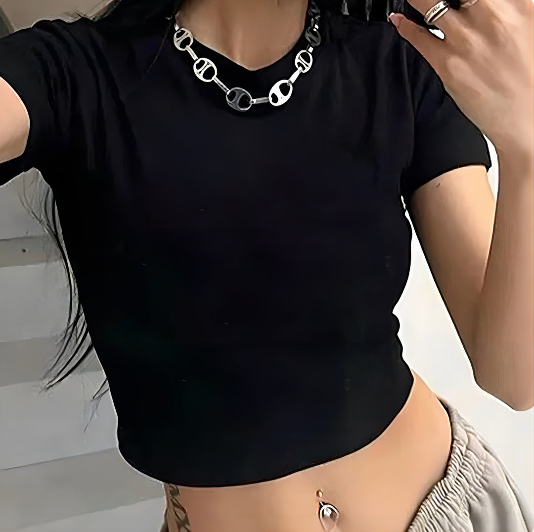 Kvinnor formanpassad kortärmad tröja med rundad hals Mirla-Eva Jonsson