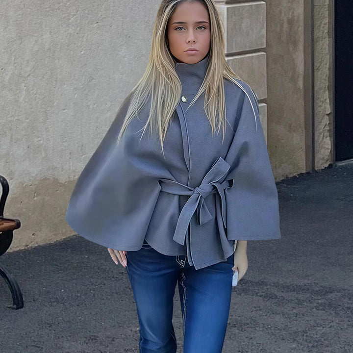 Kvinnor huvtröja med knytbälte och elegant ståkrage Mirla-Eva Jonsson