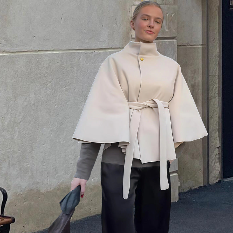 Kvinnor huvtröja med knytbälte och elegant ståkrage Mirla-Eva Jonsson