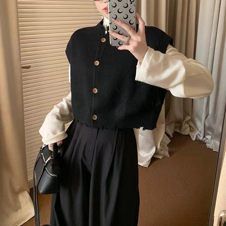 Kvinnor kort cardigan med slits hem och träknapplösa detaljer Mirla-Eva Jonsson
