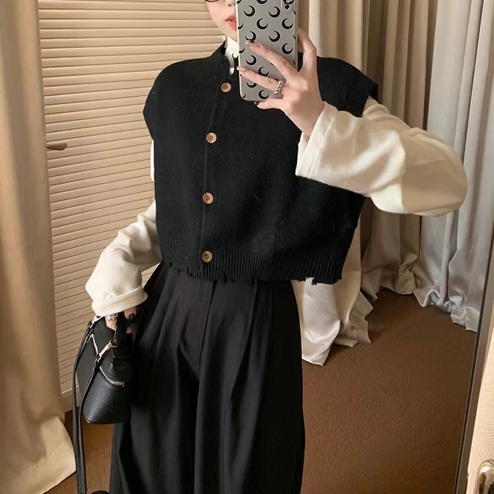 Kvinnor kort cardigan med slits hem och träknapplösa detaljer Mirla-Eva Jonsson