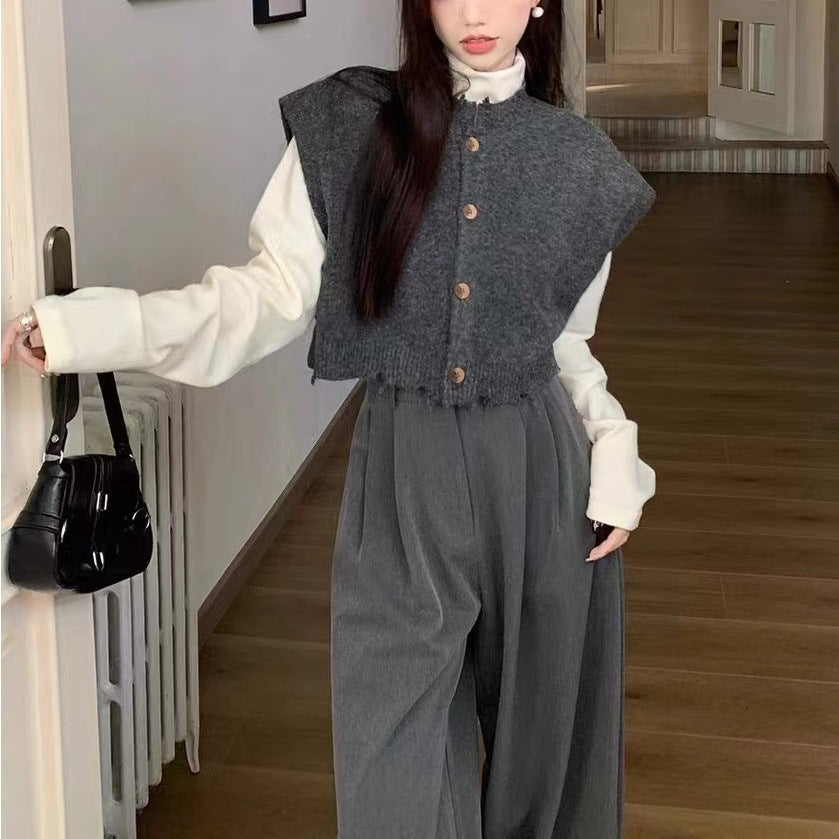Kvinnor kort cardigan med slits hem och träknapplösa detaljer Mirla-Eva Jonsson