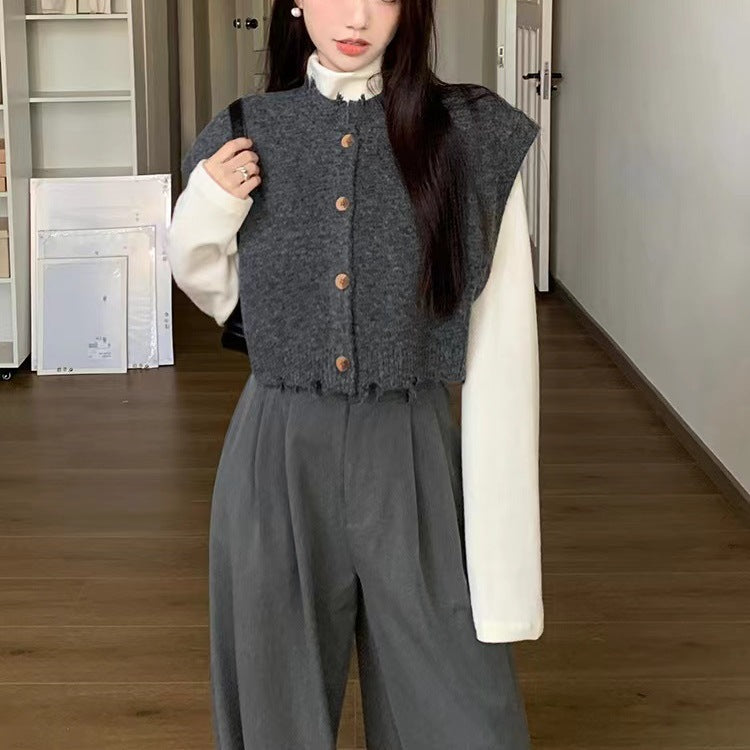 Kvinnor kort cardigan med slits hem och träknapplösa detaljer Mirla-Eva Jonsson