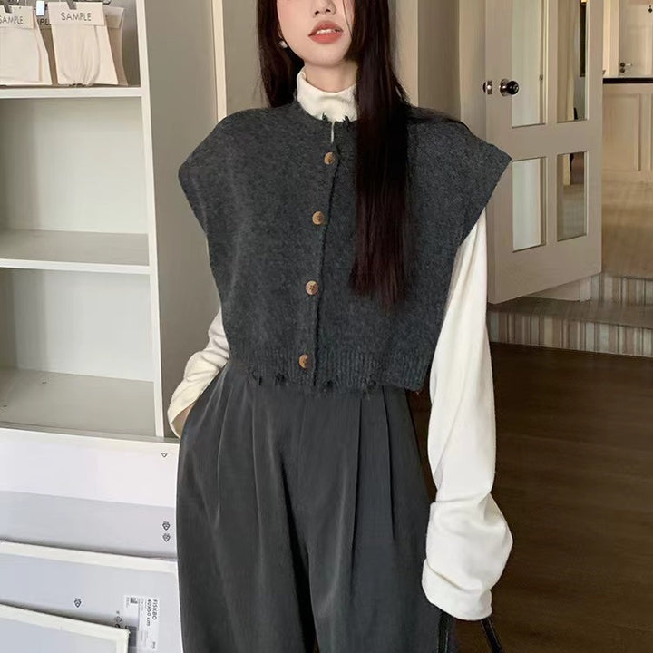 Kvinnor kort cardigan med slits hem och träknapplösa detaljer Mirla-Eva Jonsson
