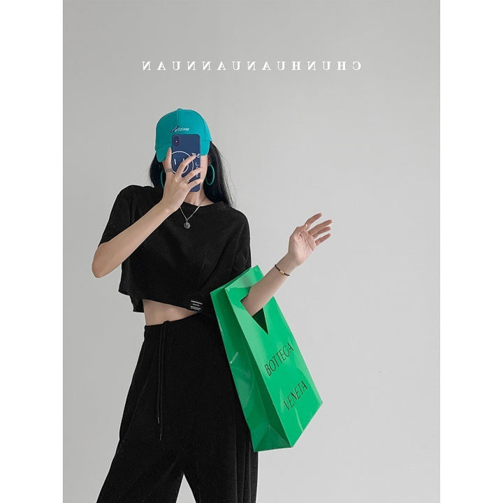 Kvinnor kort crop-top med avslappnad passform och elastisk nederkant Mirla-Eva Jonsson