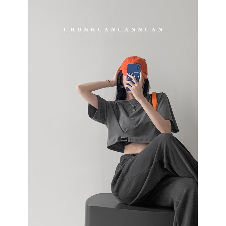 Kvinnor kort crop-top med avslappnad passform och elastisk nederkant Mirla-Eva Jonsson