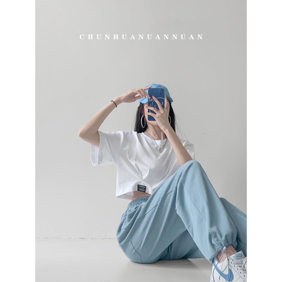 Kvinnor kort crop-top med avslappnad passform och elastisk nederkant Mirla-Eva Jonsson