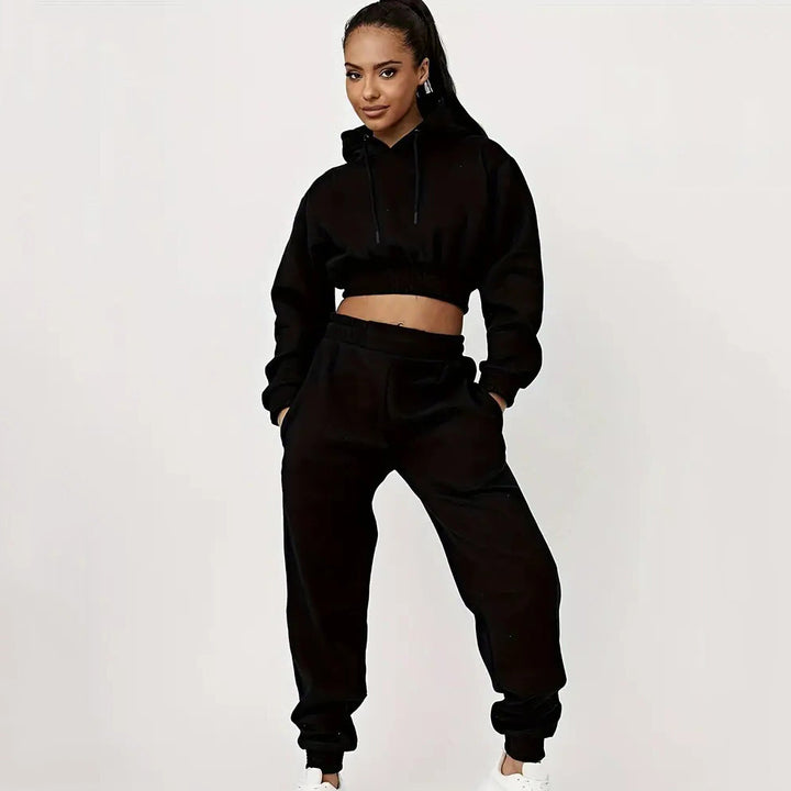 Kvinnor kort hoodie och avslappnad joggingbyxor set Mirla-Eva Jonsson