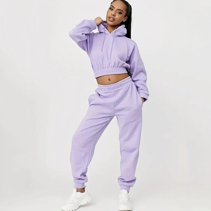 Kvinnor kort hoodie och avslappnad joggingbyxor set Mirla-Eva Jonsson