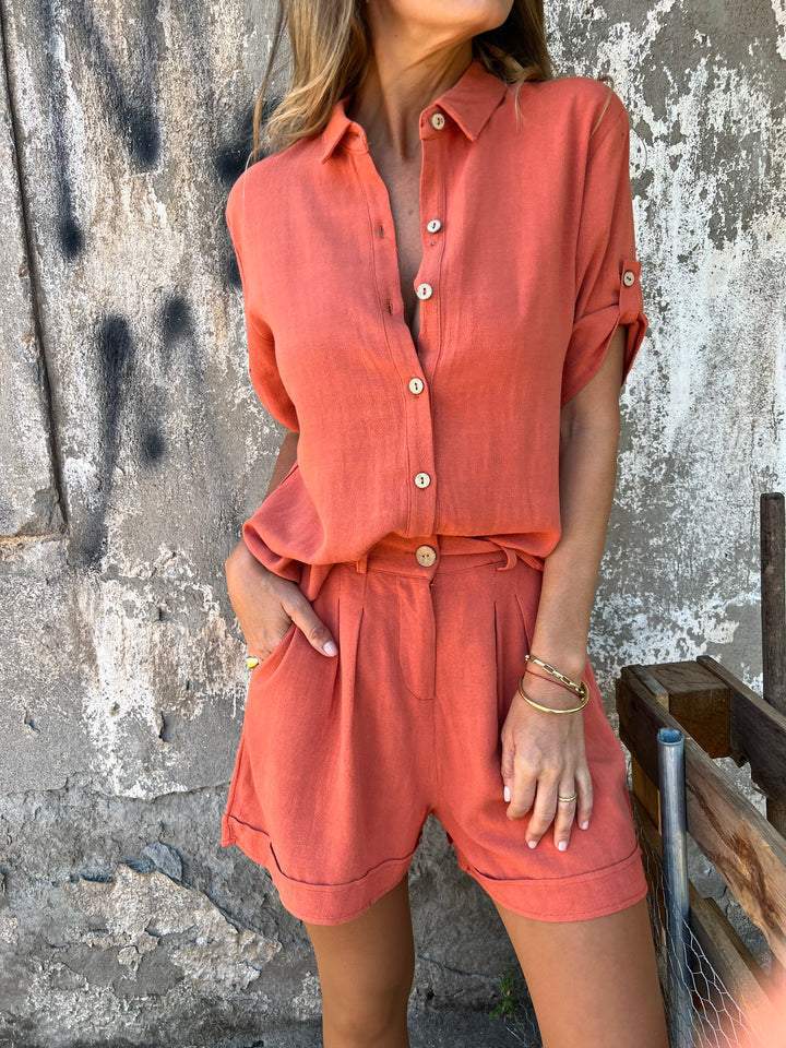 Kvinnor kort overall med elegant skjortkrage och midjebälte Mirla-Eva Jonsson