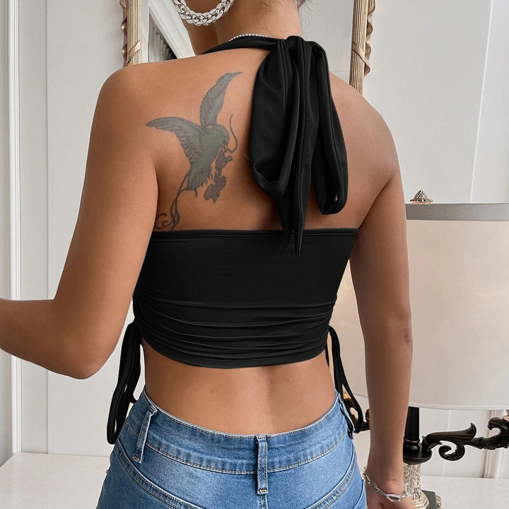 Kvinnor kort topp med trendig knytdesign och lekfulla band Mirla-Eva Jonsson