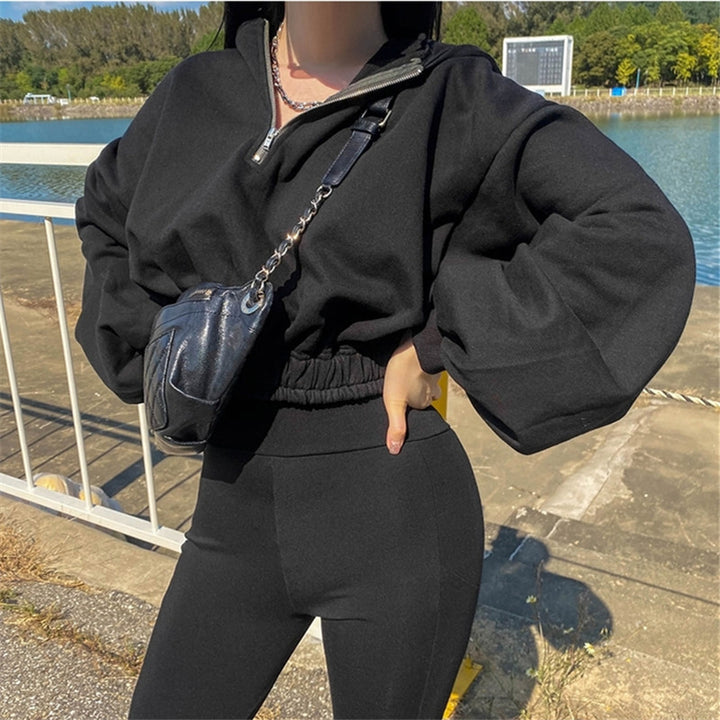 Kvinnor kortad sweatshirt med dragkedja Mirla-Eva Jonsson