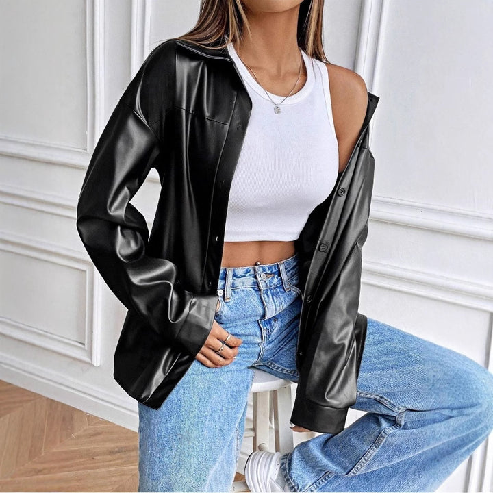 Kvinnor mode konstläderjacka i snygg oversized stil Mirla-Eva Jonsson