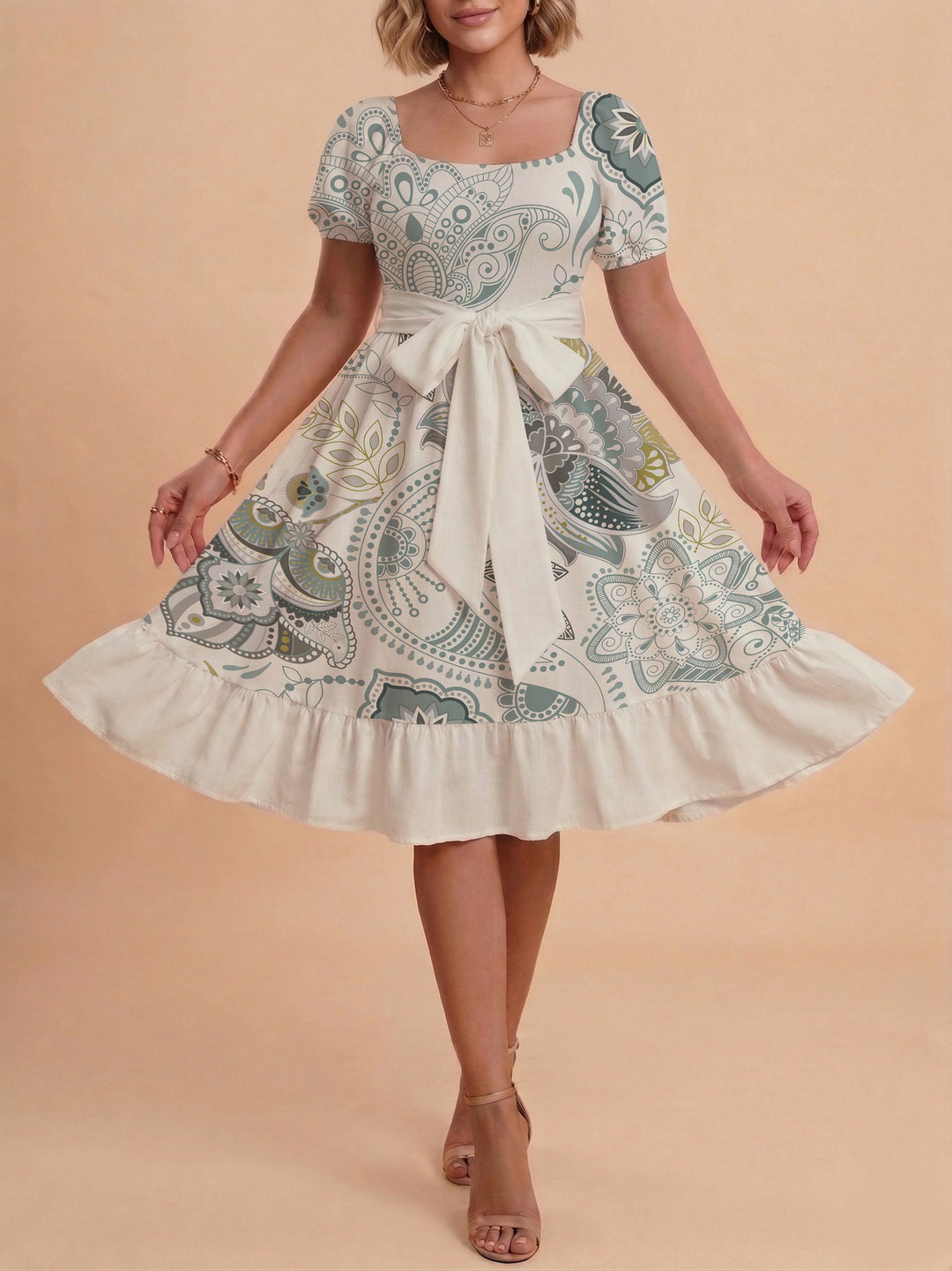 Kvinnor modern blommig klänning med elegant midjebälte och asymmetrisk fåll Mirla-Eva Jonsson