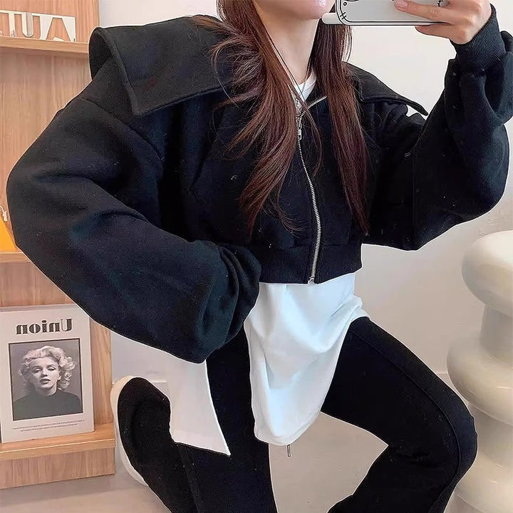 Kvinnor modern kort sweatshirtjacka med generös krage Mirla-Eva Jonsson