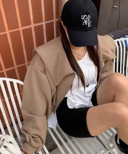 Kvinnor modern kort sweatshirtjacka med generös krage Mirla-Eva Jonsson