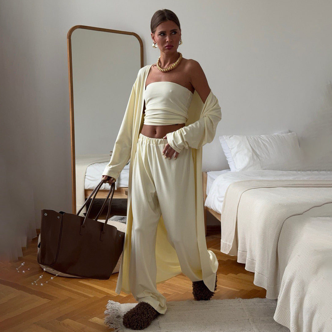 Kvinnor modernt lounge-set med vid kappa Mirla-Eva Jonsson