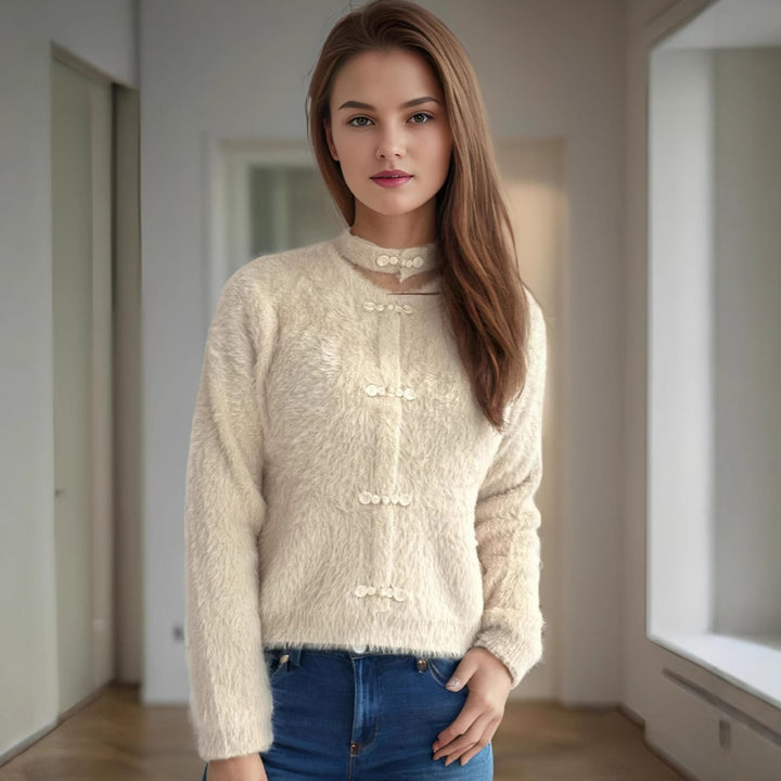 Kvinnor mysig tröja med hög krage och dekorativa knapppdetaljer Mirla-Eva Jonsson