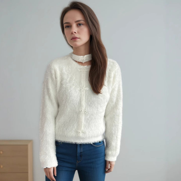 Kvinnor mysig tröja med hög krage och dekorativa knapppdetaljer Mirla-Eva Jonsson