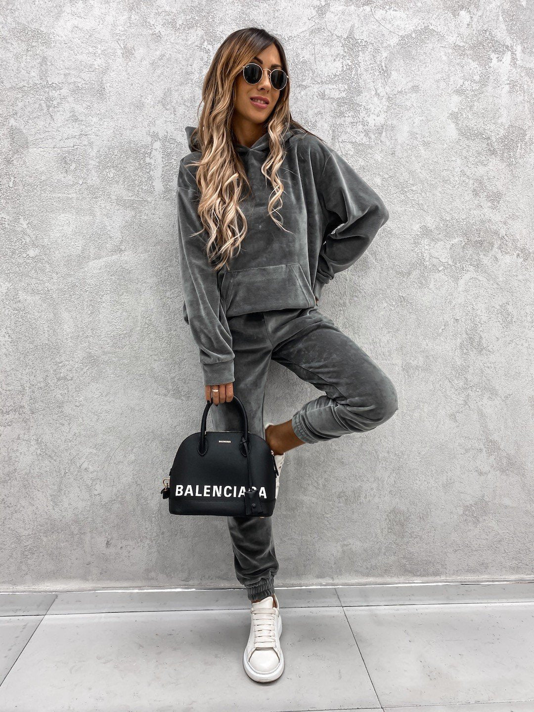 Kvinnor mysig velour fritidsset med huva och elastisk midjeband Mirla-Eva Jonsson