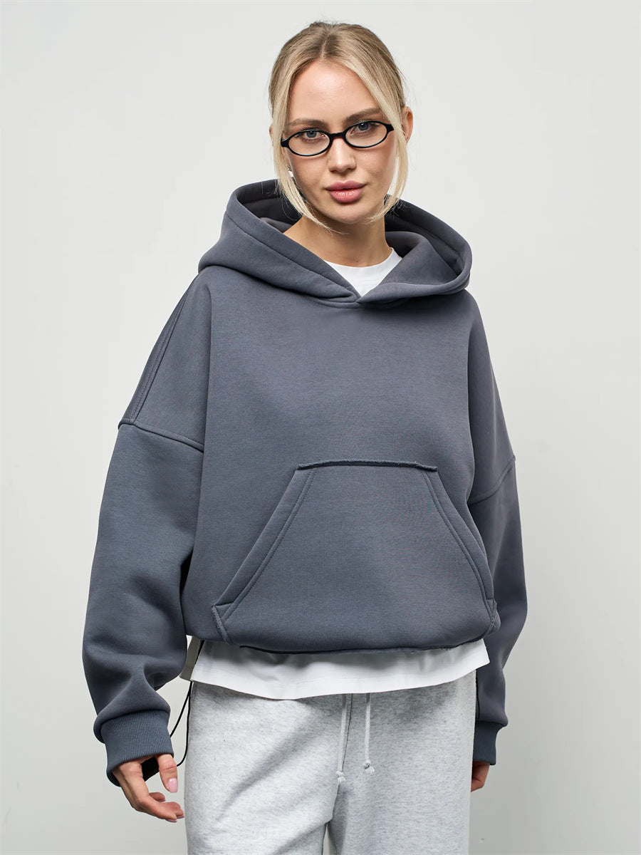Kvinnor oversized hoodie med avslappnad skärning och praktisk kängurufickan Mirla-Eva Jonsson